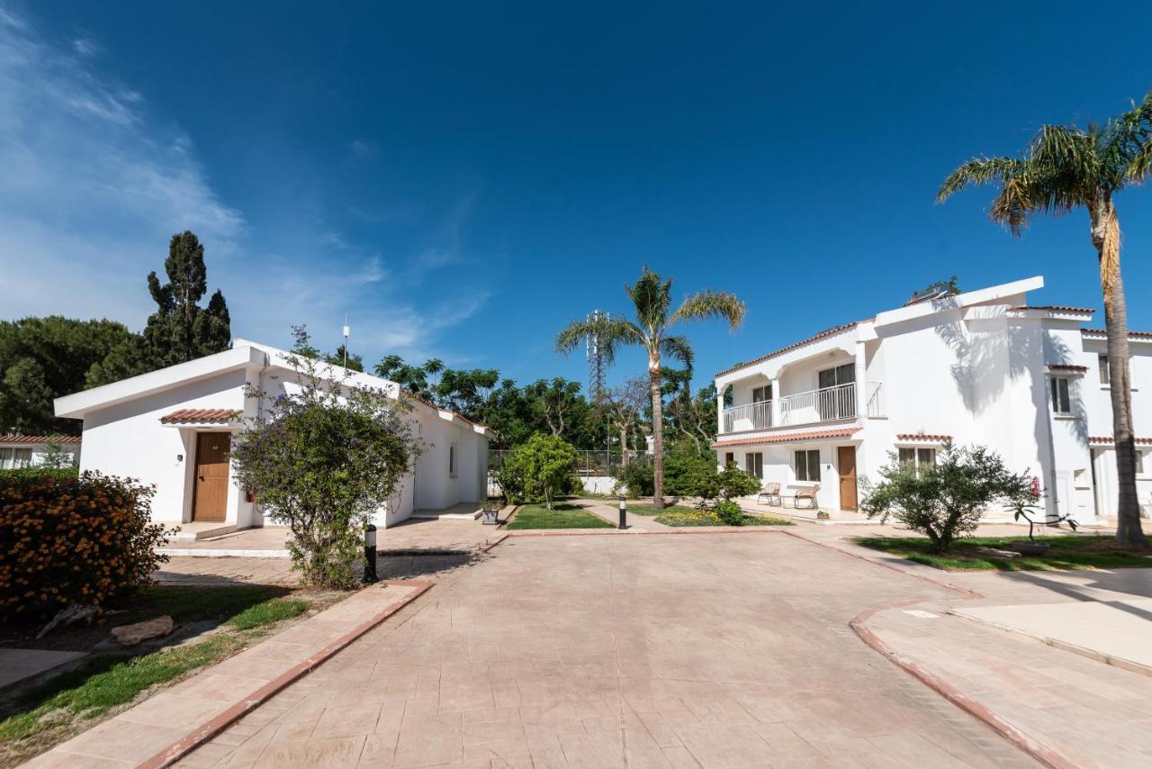 Fig Tree Z Holiday Resort Paralimni Exterior foto